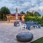 Beautiful Apartment In Pula Pula
