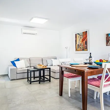 Lovely In With Wifi Apartment