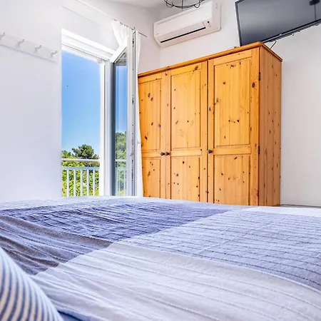 Apartment Lovely In With Wifi Pula