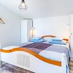 Lovely In With Swimming Pool Apartment *
