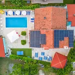 Lovely In With Swimming Pool Pula