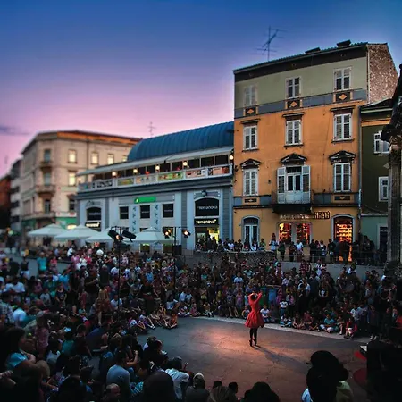 Lovely In With Wifi プーラ