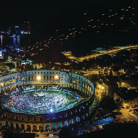 アパート Lovely In With Wifi プーラ